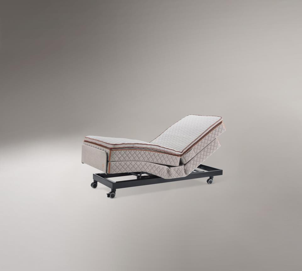 DUX Axion adjustable bed